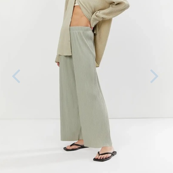 OAK + FORT Pants - NWOT! Oak + Fort Sage Relaxed Pleated Pant Wide Leg